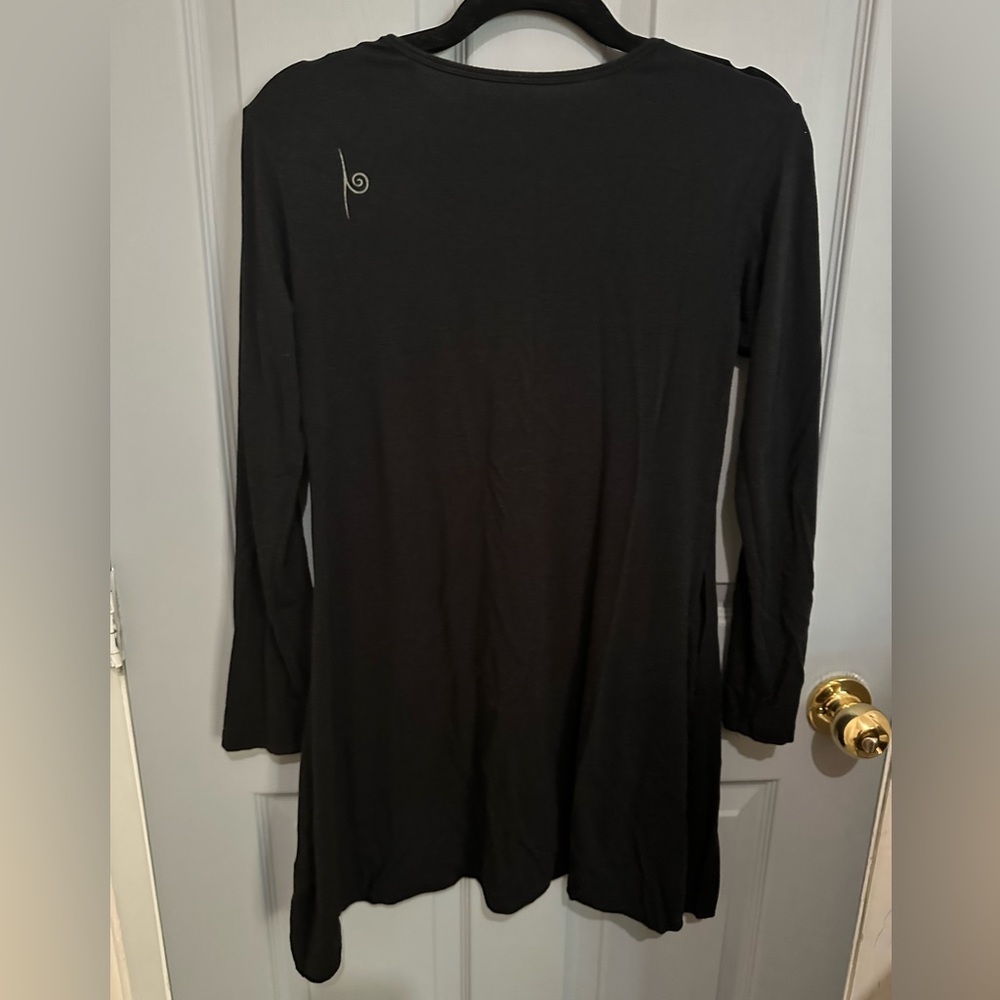 Movement long sleeve with pockets. Sz small